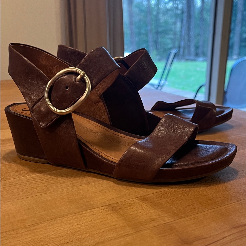 Soft Vaya Wedge Sandals with Buckle